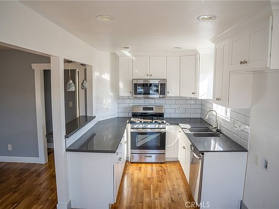 3rd image of 2143 W Arlington St