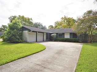 1914 Mermaid Ln, Houston, TX 77062