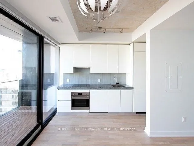 629 King St W #1318 — Photo 5