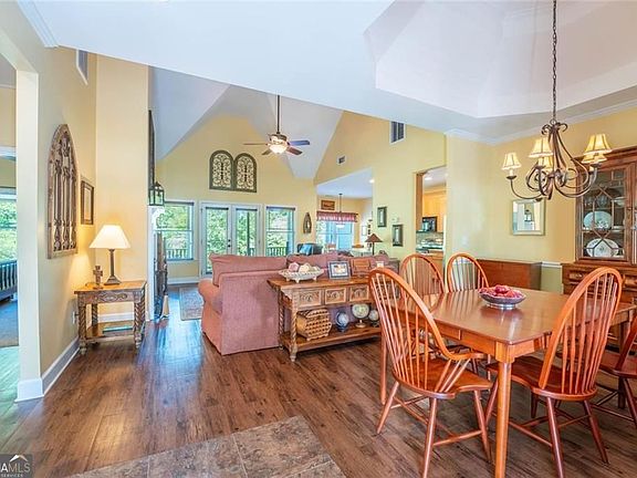 4th image of 190 Towerview Cir