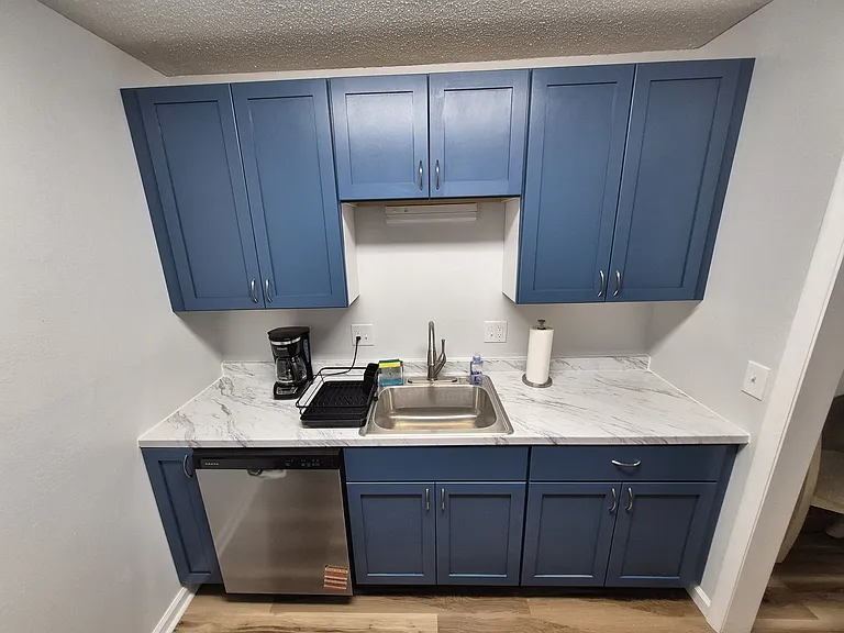 327 Laurens St SW #E10 — Photo 5