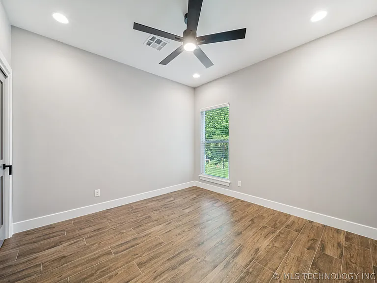 210 S Bluff St #A — Photo 23