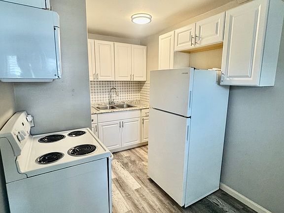 4th image of 6702 Fulton St #14