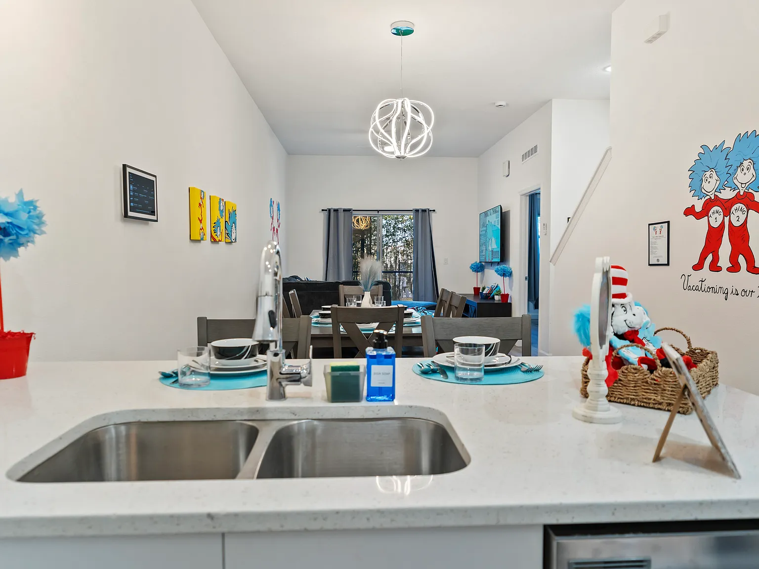 5 bed, 2059 sqft, $3,300 — Photo 2