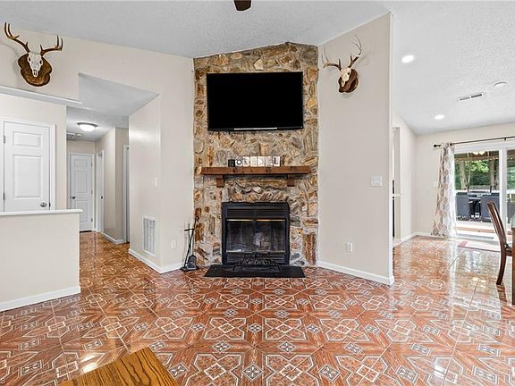 3rd image of 3403 Argyle Ln