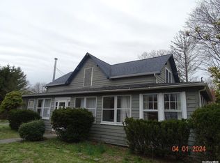 92 N Railroad Ave, Riverhead, NY 11901
