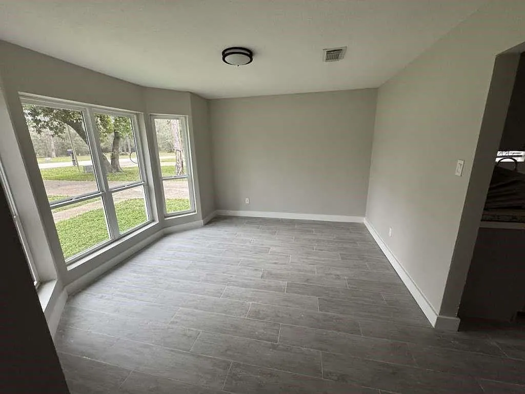 4 bed, 2.5 bath, 2453 sqft, $2,499 — Photo 3