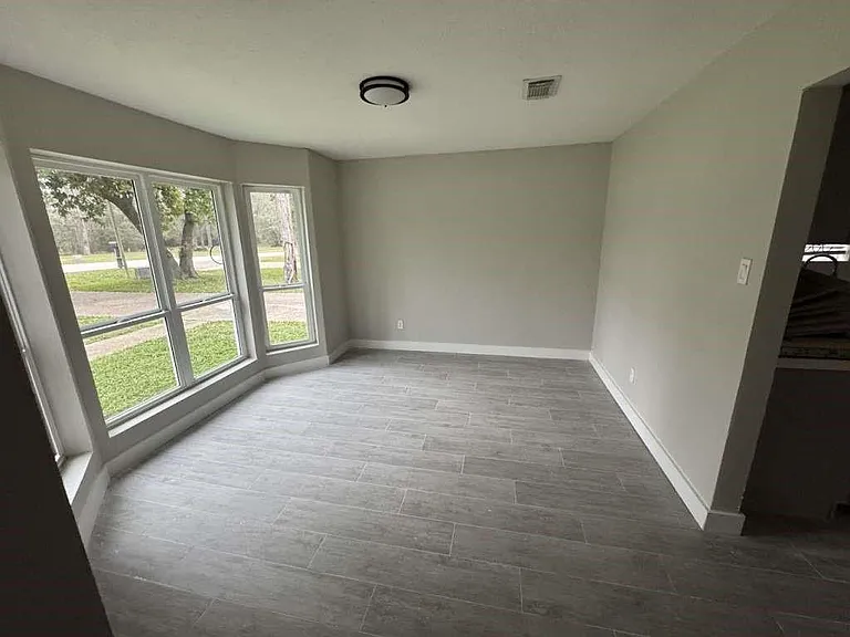 529 Brandon Rd — Photo 3