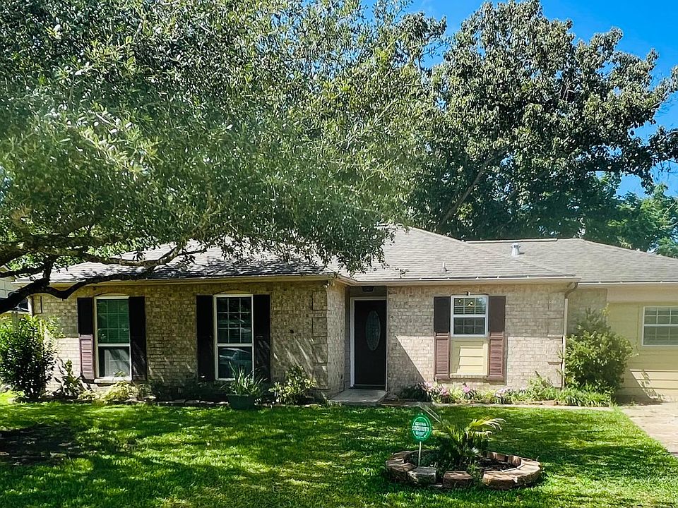 1st image of 403 Ella Ct