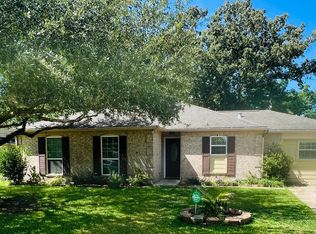 403 Ella Ct, Friendswood, TX 77546
