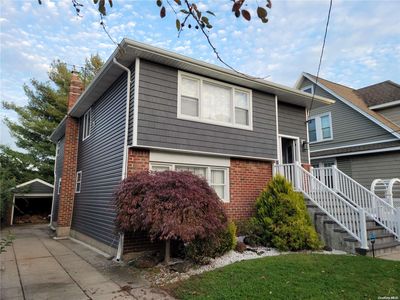 35 Oakland Avenue, Lynbrook, NY, 11563