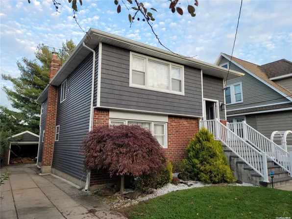 35 Oakland Avenue, Lynbrook, NY 11563