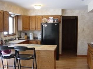 12504 N Portland Ave, Mequon, WI 53092