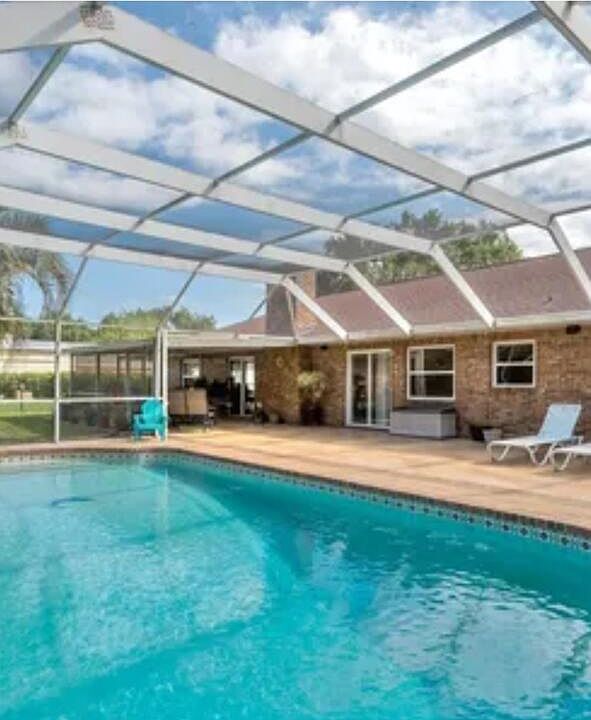 2nd image of 260 Country Circle Dr E