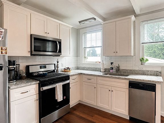 2nd image of 926 Main St Floor 2