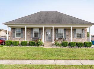 738 Oak Grove Blvd, Shepherdsville, KY 40165