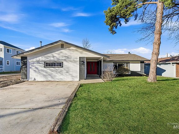 2nd image of 2723 Hillcrest Ln