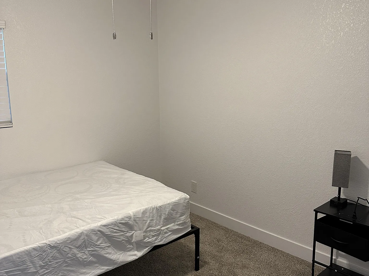 4 bed, 3.0 bath, 2455 sqft, $776 — Photo 1