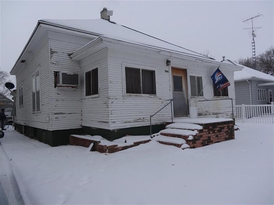 1st image of 506 W B St