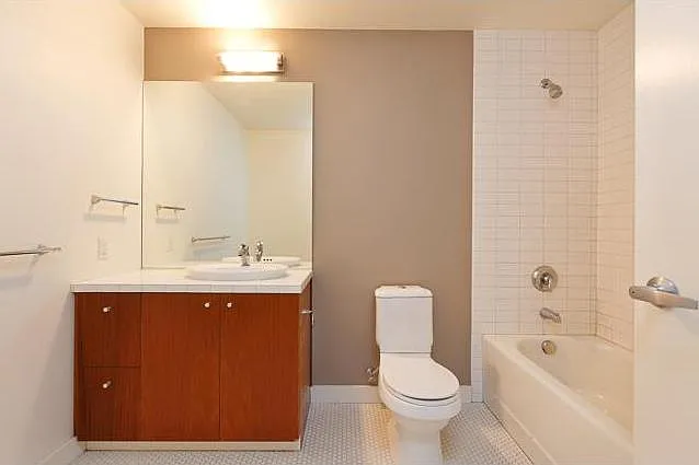 1926 W Burnside St #308 — Photo 7