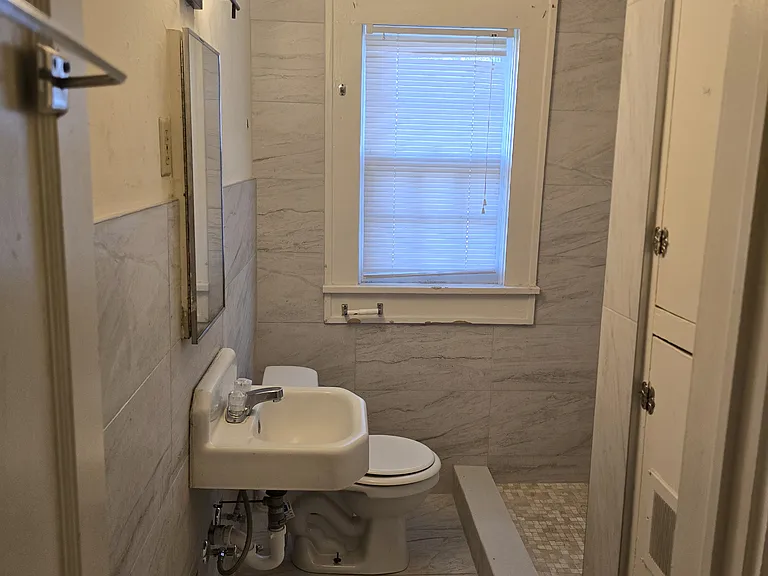 1911 S Jackson St #B — Photo 10
