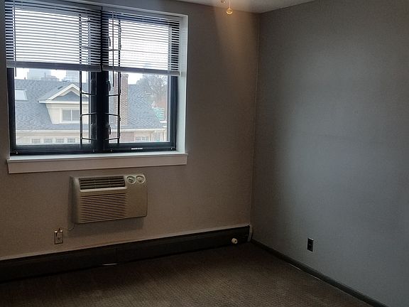 5th image of 2500 Blaisdell Ave APT 410