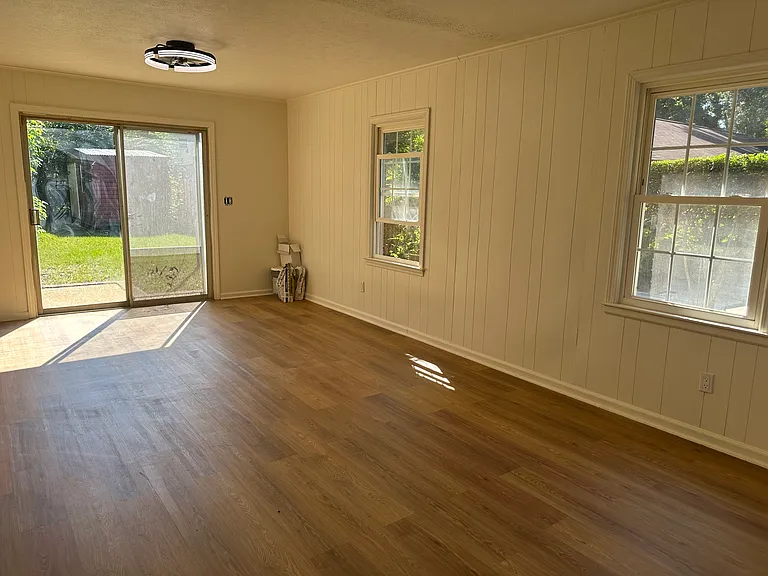 352 Henson Ave — Photo 7
