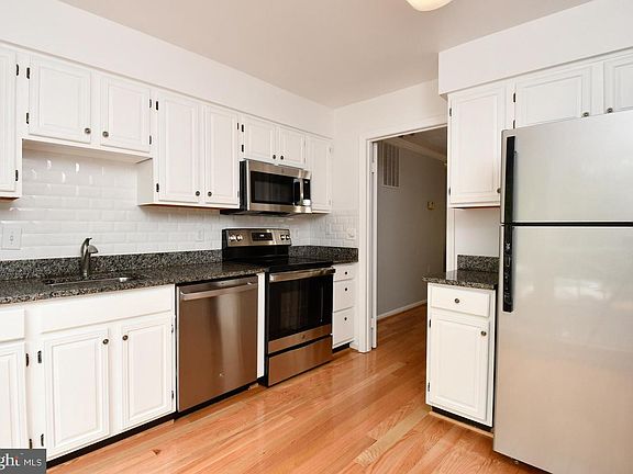 5th image of 13923 Woods Run Ct