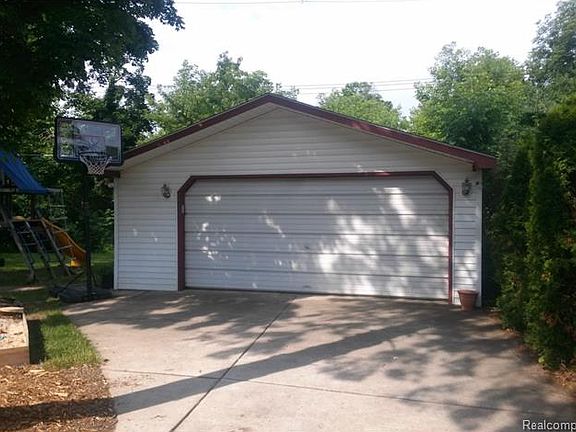 2nd image of 19353 Hardy St