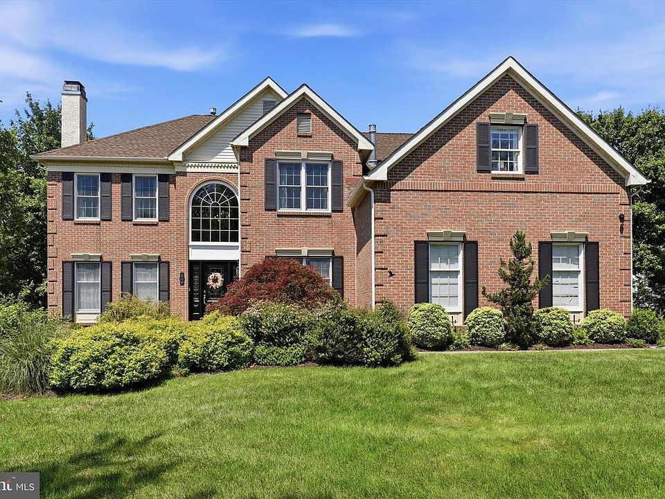 1st image of 150 Fairway Dr