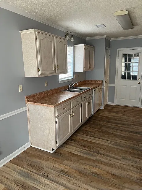 3 bed, 1437 sqft, $1,800 — Photo 3