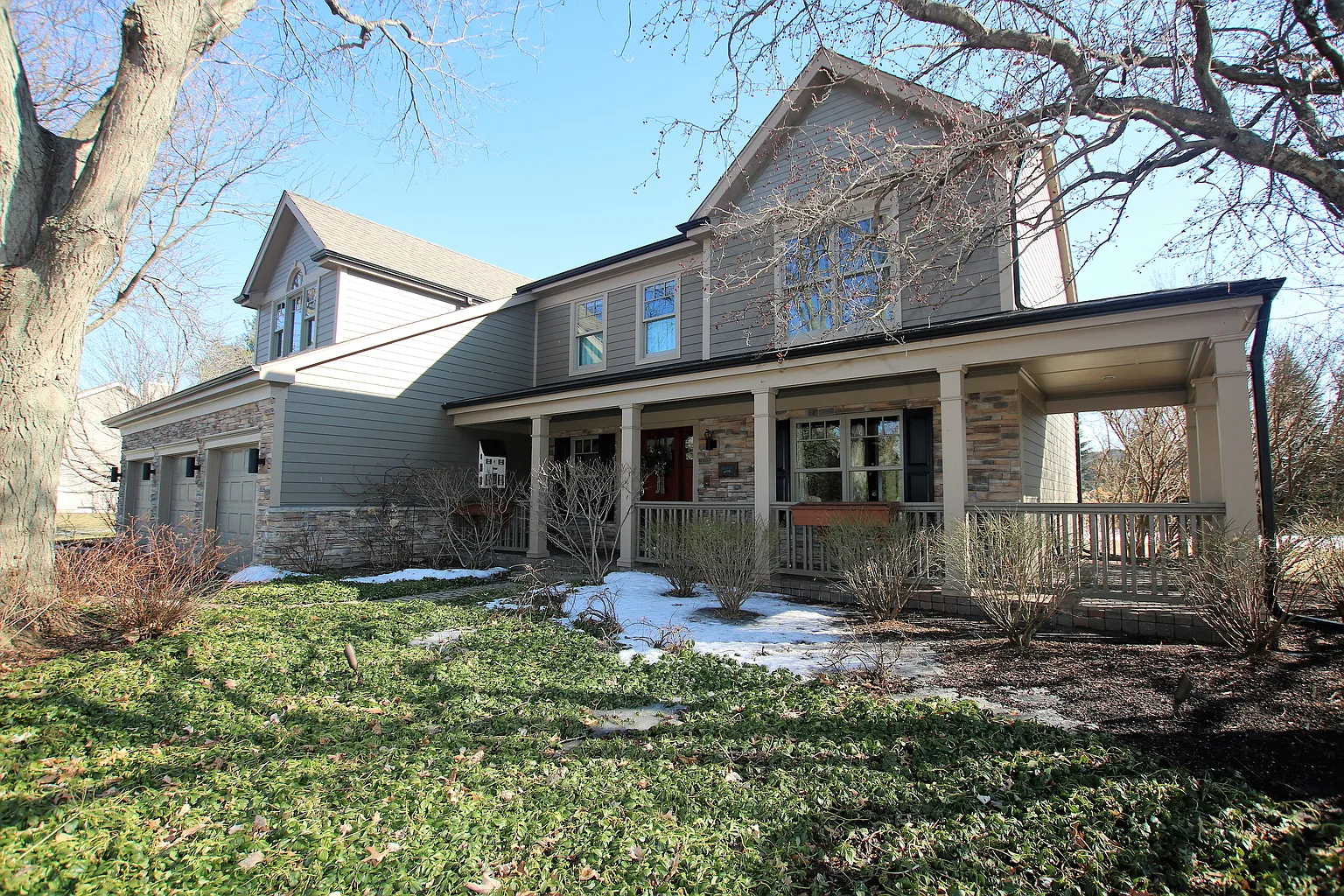 913 Acorn Dr photo 1