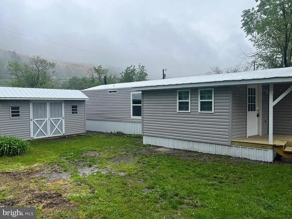 2 bed, 1.0 bath, $1,100 — Photo 2