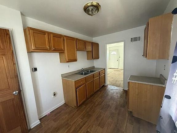 3rd image of 5003 N 37th STREET