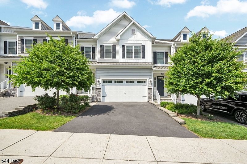 1st image of 6 Hickory Ct