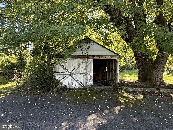 3rd image of 13740 Lower Edgemont Rd
