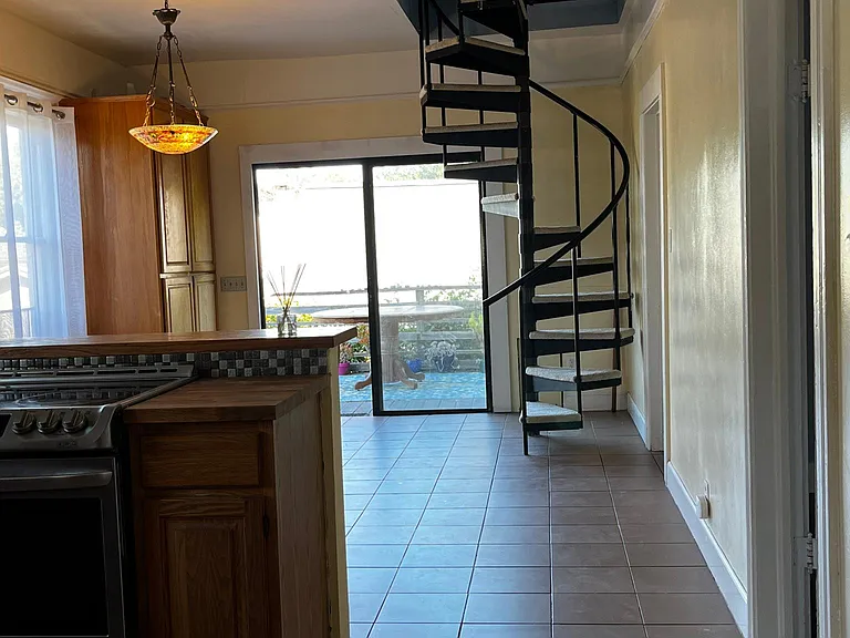 1440 Bay St — Photo 16
