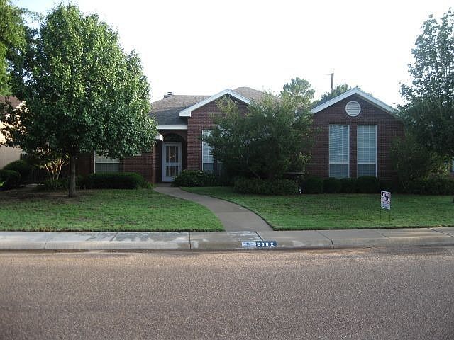 Great Curb Appeal!