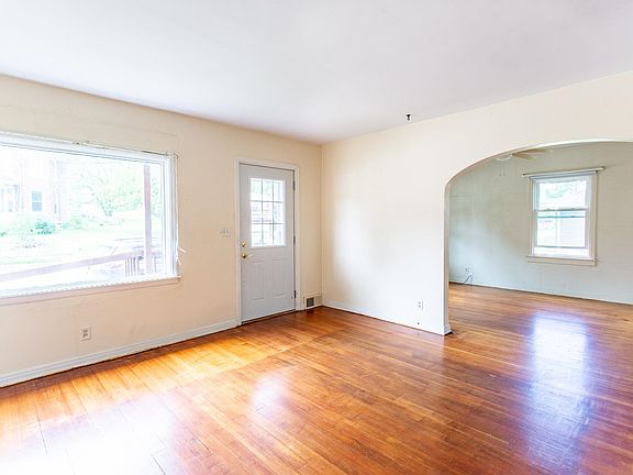 4th image of 706 Blake St