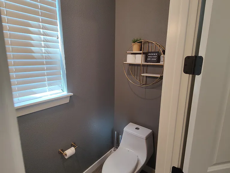 201 W Jamison Ct — Photo 5