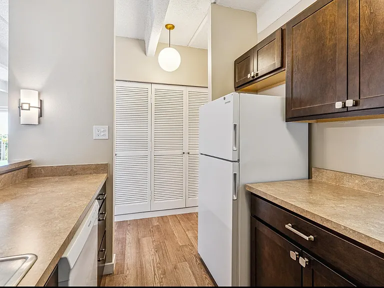 Heritage House Apartments — Photo 17