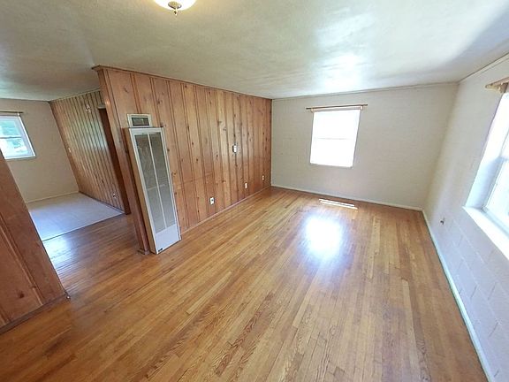 2nd image of 1208 N Dunn St #1B-1Ba-520Sqft