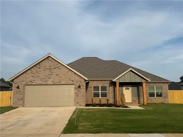 134 N Banner Ave, Farmington, AR 72730