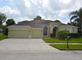 10409 Meadow Crossing Dr, Tampa, FL 33647