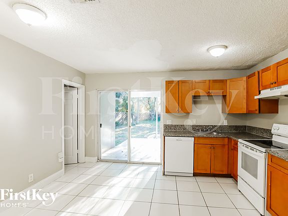 5th image of 1389 SW 24th Ave