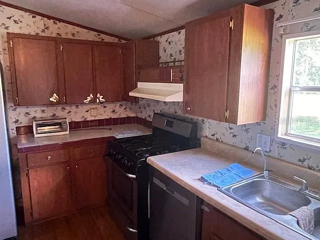 3 bed, 2.0 bath, 1344 sqft, $1,795 — Photo 3