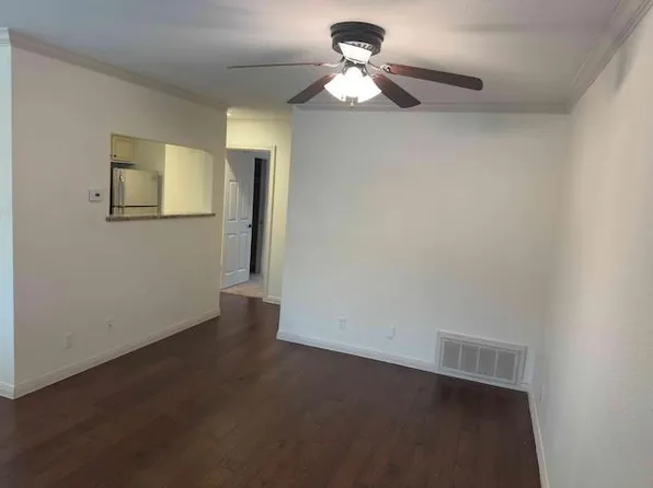 1407 W 39th 1/2 St APT 203, Austin, TX 78756