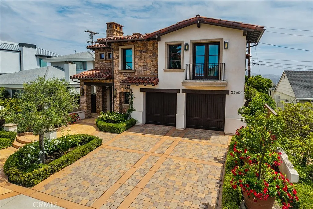 4 bed, 4.5 bath, 3200 sqft, $13,000 — Photo 3