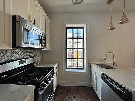 2nd image of 814 Rogers Ave #1L