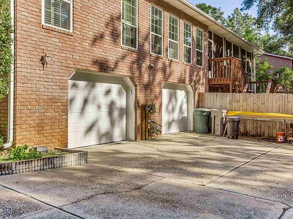 4th image of 7656 Brook Forest Dr